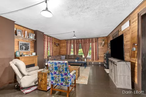 Living - 517 E Main, Ionia, MI 48846 photo 1 of 2