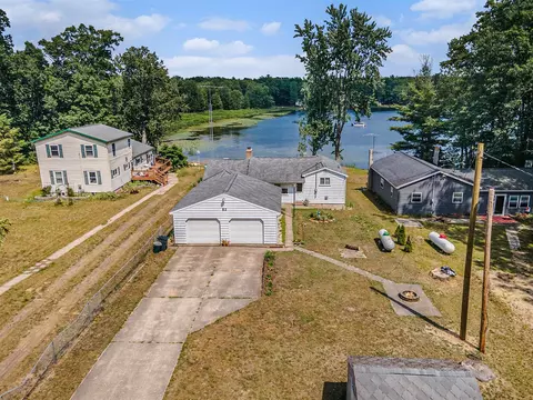 52 S Emerson Lk, Branch, MI 49402