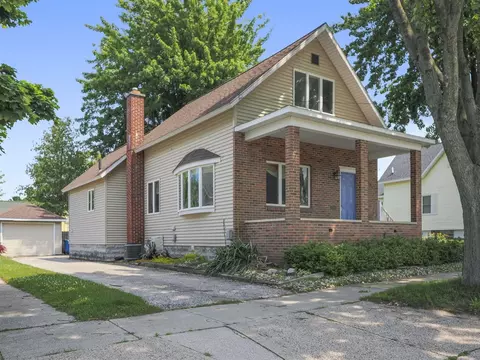 232 1st, Manistee, MI 49660