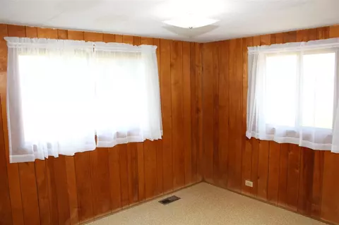 Bedroom - 2786 Dinius, Tecumseh, MI 49286 photo 4 of 5