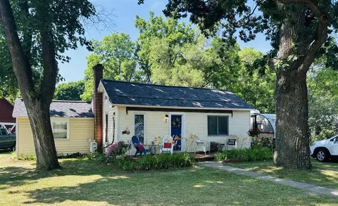 609 E Van Deinse St, Greenville, MI 48838