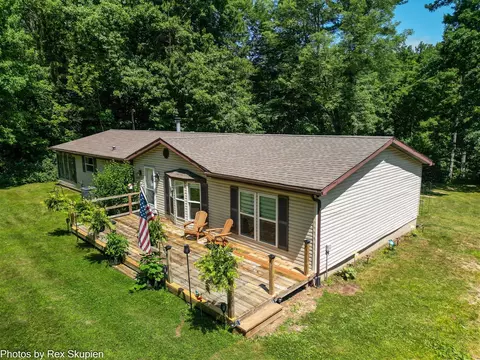 623 E 56th, Newaygo, MI 49337 photo 3