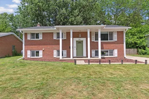 910 Newport, Fenton, MI 48430