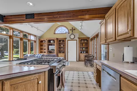 Kitchen - 3416 Northlands, Jackson, MI 49201 photo 2 of 5