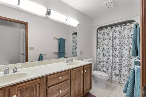 Bath - 3416 Northlands, Jackson, MI 49201 photo 2 of 4