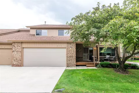 37516 N Laurel Park, Livonia, MI 48152