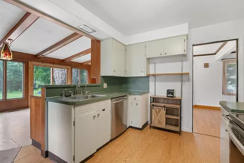 Kitchen - 528 Glendale Blvd, Parchment, MI 49004 photo 2 of 3