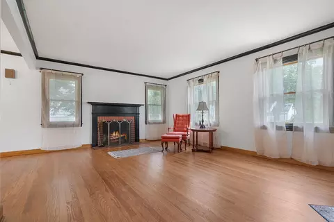 Living - 528 Glendale Blvd, Parchment, MI 49004 photo 3 of 6