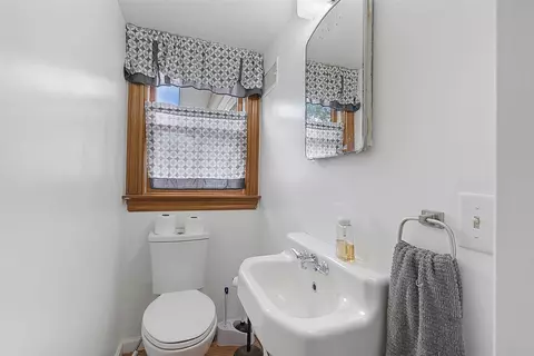 Bath - 528 Glendale Blvd, Parchment, MI 49004 photo 1 of 2