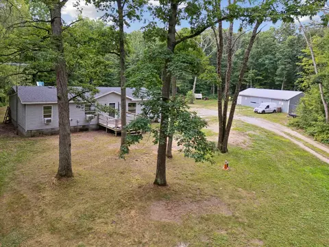 21329 W Dewey, Howard City, MI 49329