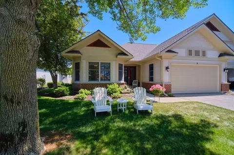 8 Harbor Pt, Manistee, MI 49660