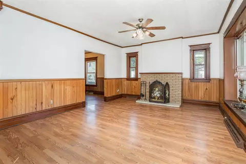 Living - 218 W Jackson, Mendon, MI 49072 photo 3 of 5