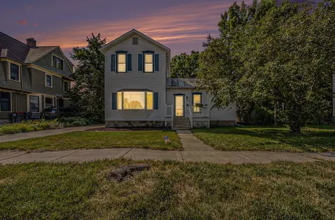 416 Kent, Lowell, MI 49331 photo 3