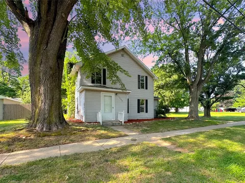 Exterior - 1006 Madison, Three Rivers, MI 49093 photo 8 of 9