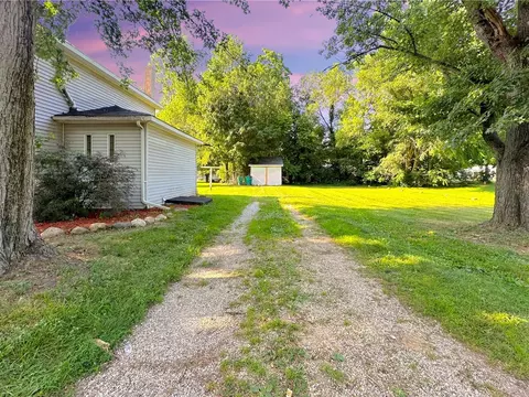 Exterior - 1006 Madison, Three Rivers, MI 49093 photo 4 of 9