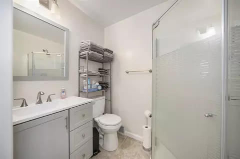 Bath - 119 Burt, Jackson, MI 49201 photo 1 of 2