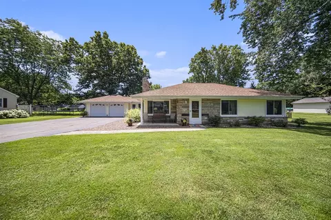 119 Burt, Jackson, MI 49201