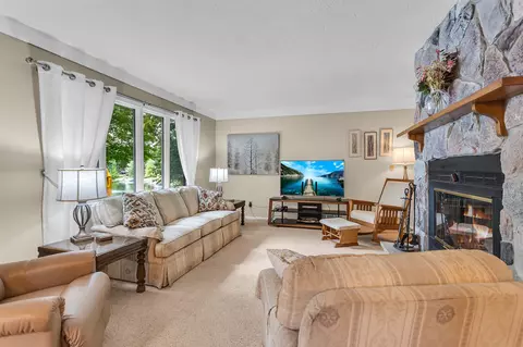 Living - 263 Westshore, Jerome, MI 49249 photo 3 of 4