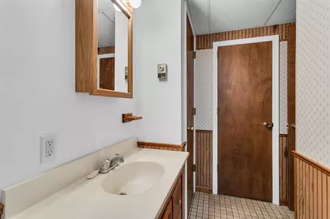 Bath - 263 Westshore, Jerome, MI 49249 photo 5 of 5