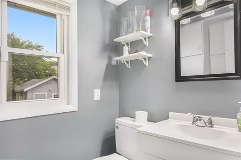 Bath - 728 Fifth, Jackson, MI 49203 photo 1 of 2