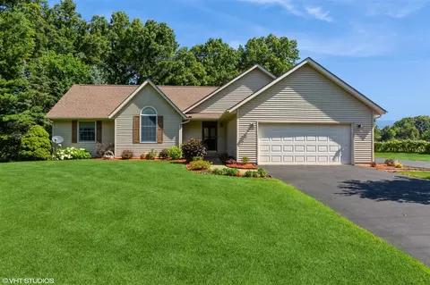 4175 Schmuhl, Coloma, MI 49038