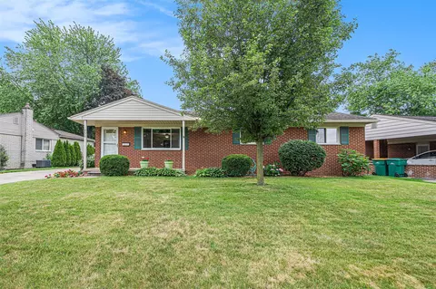 256 Nichols, Saline, MI 48176