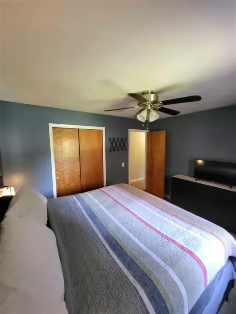 Bedroom - 6713 S Loomis, Dewitt, MI 48820 photo 4 of 5
