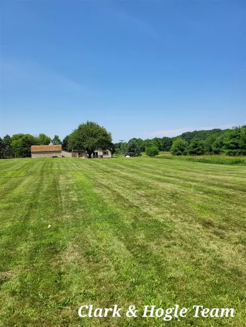 Exterior - 6713 S Loomis, Dewitt, MI 48820 photo 9 of 12