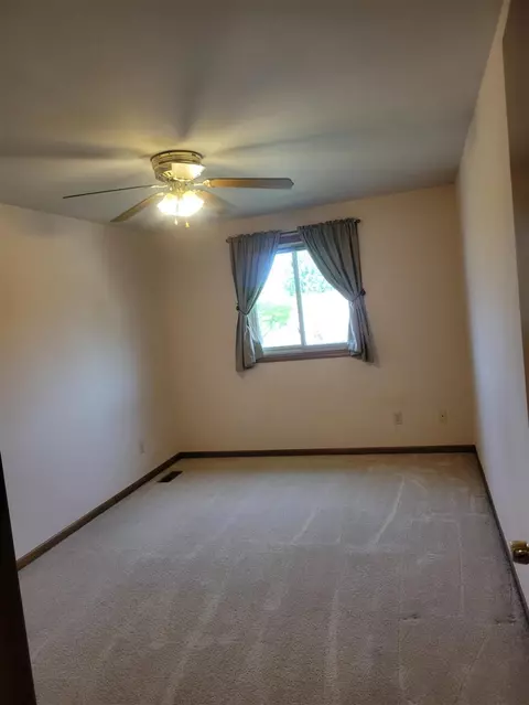 Bedroom - 15430 Windmill, Macomb, MI 48044 photo 2 of 3