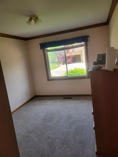 Bedroom - 15430 Windmill, Macomb, MI 48044 photo 3 of 3