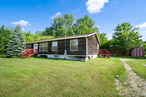 5886 W Clarksville, Lake Odessa, MI 48849