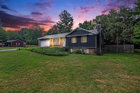1261 Timber Oaks, Plainwell, MI 49080