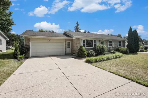 5438 Greenboro, Kentwood, MI 49508