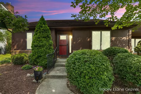 6305 Greenway #51, Grand Rapids, MI 49546