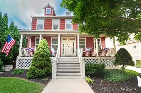 622 Cedar Sq, Holland, MI 49423