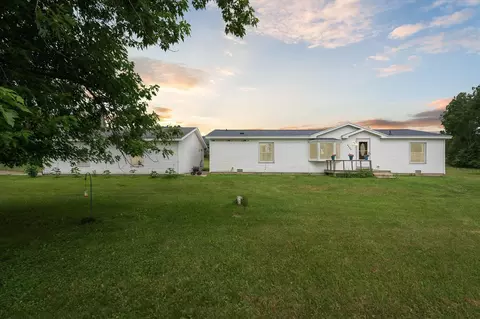 4767 E Haslett, Perry, MI 48872
