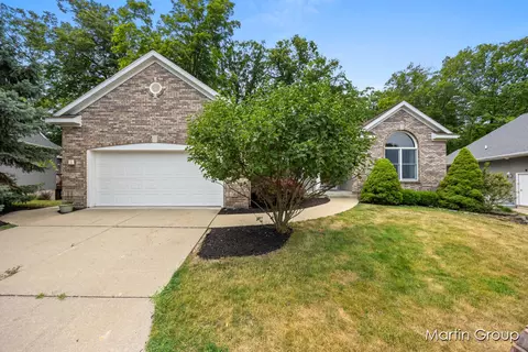 3819 Ravinewood, Grand Rapids, MI 49508