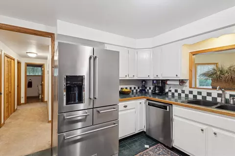 Kitchen - 6512 Rs, Scotts, MI 49088 photo 4 of 5