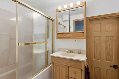 Bath - 6512 Rs, Scotts, MI 49088 photo 4 of 5