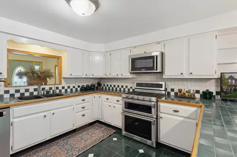 Kitchen - 6512 Rs, Scotts, MI 49088 photo 3 of 5