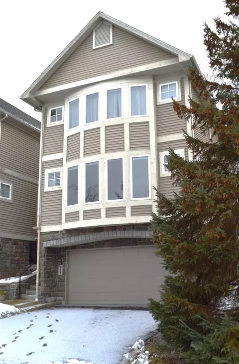 217 Old Crk, Saline, MI 48176