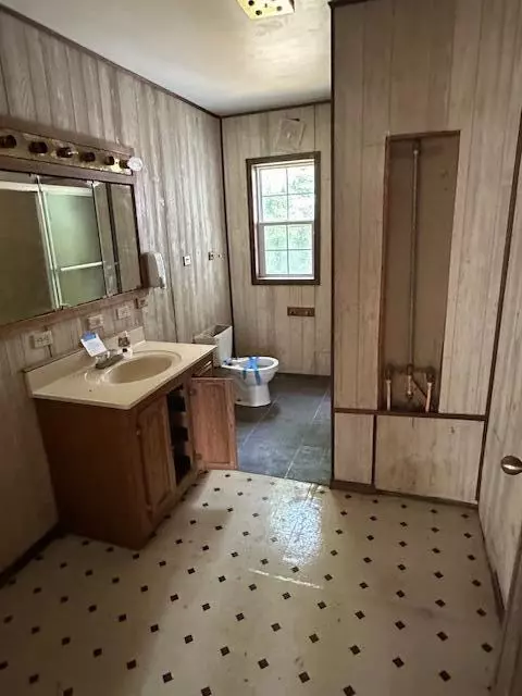Bath - 1675 E 8th, White Cloud, MI 49349 photo 1 of 3