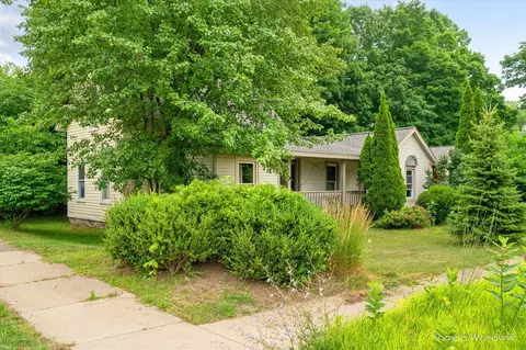 906 E Main, Lowell, MI 49331 photo 2