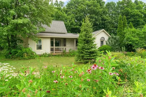 906 E Main, Lowell, MI 49331
