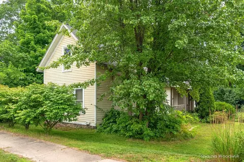 906 E Main, Lowell, MI 49331 photo 3