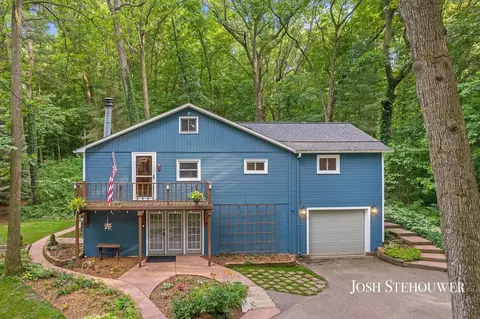 678 Pierce, Plainwell, MI 49080