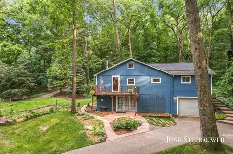 678 Pierce, Plainwell, MI 49080 photo 3