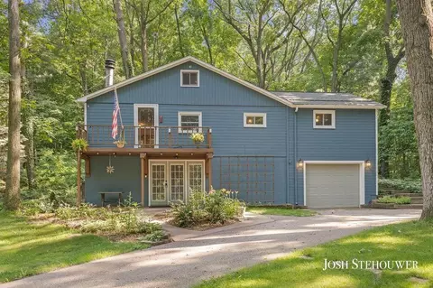 678 Pierce, Plainwell, MI 49080 photo 2