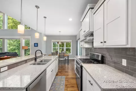 Kitchen - 10 Fox Pt, Ada, MI 49301 photo 1 of 3