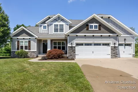 10 Fox Pt, Ada, MI 49301